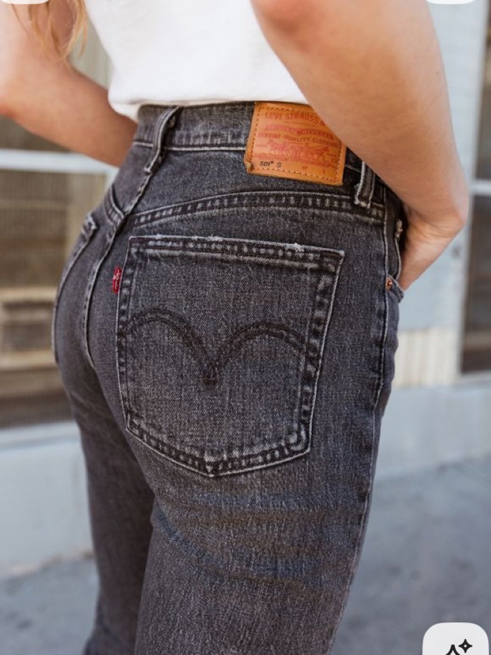 Levi's 501 Classic Cropped Jeans in Black - like new, size 28